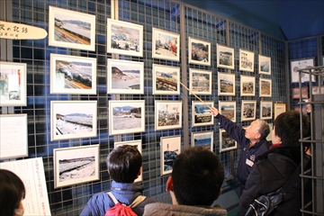 岩手県立水産博物館にて、館長様から震災のお話を伺う
